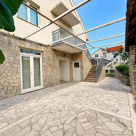 Basic Apartament Ivanica